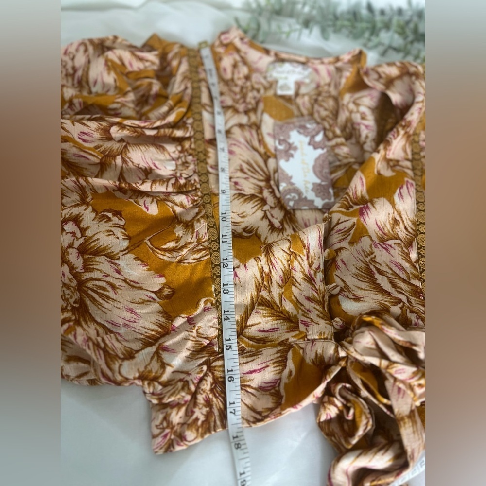 NWT Band of the Free LIBBY GOLD FLORAL BELL SLEEVE CROP TOP - Picture 7 of 11